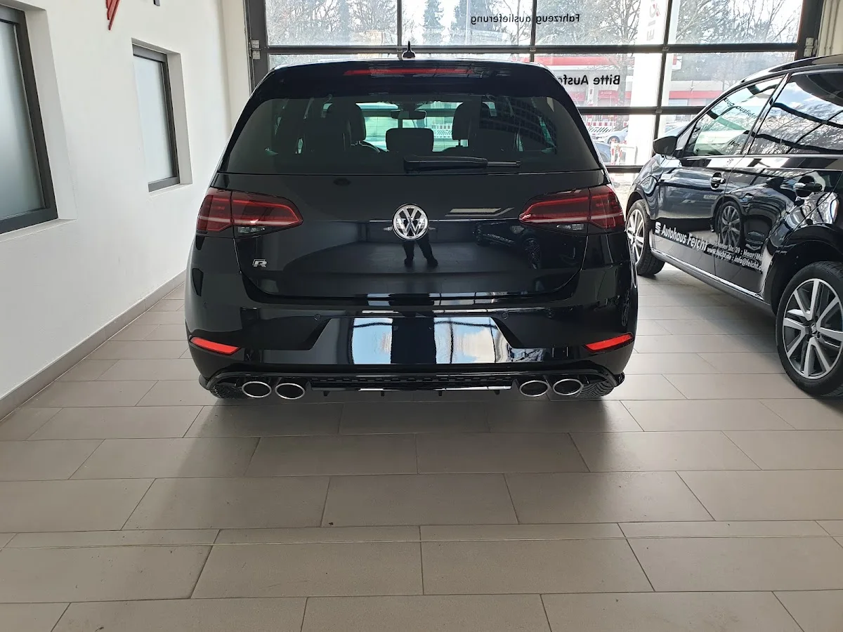 Autohaus Feicht GmbH - Volkswagen, Volkswagen Nutzfahrzeuge, Audi, SEAT, Škoda und Cupra – Innenansichten in Haar, Bayern