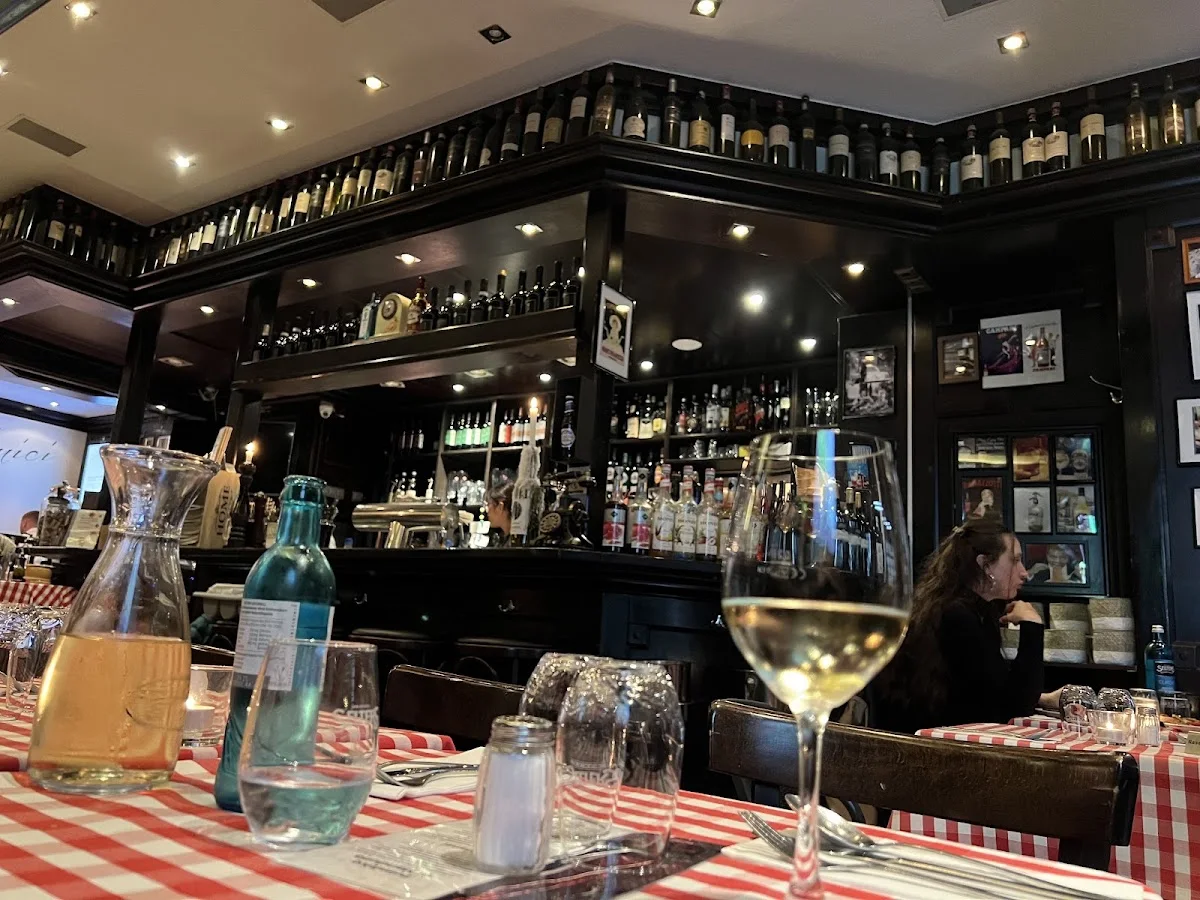 Trattoria Amici Westend – Atmosphäre in Frankfurt am Main, Hessen
