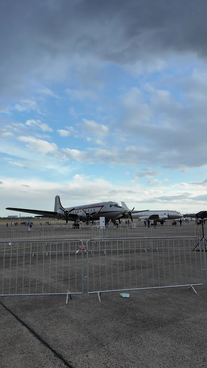 Flughafen Tempelhof – Tempelhofer Feld in Berlin