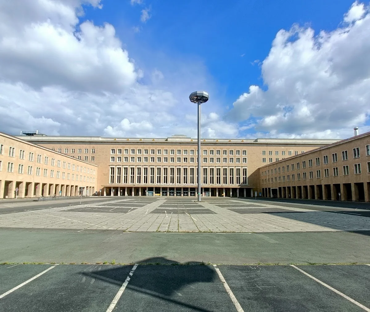 Flughafen Tempelhof – Eagle Square in Berlin