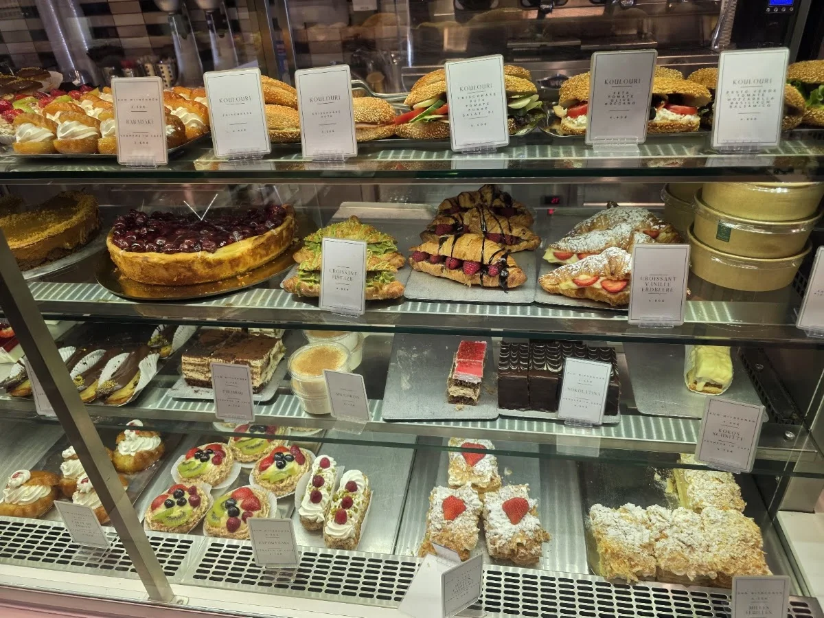 Tsimpo Café Konditorei – Innenansichten in Stuttgart, Baden-Württemberg