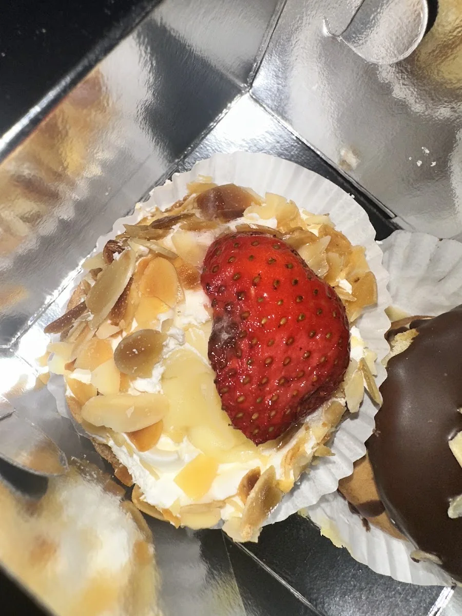 Tsimpo Café Konditorei – Besucherfoto von Sas Lekek in Stuttgart, Baden-Württemberg