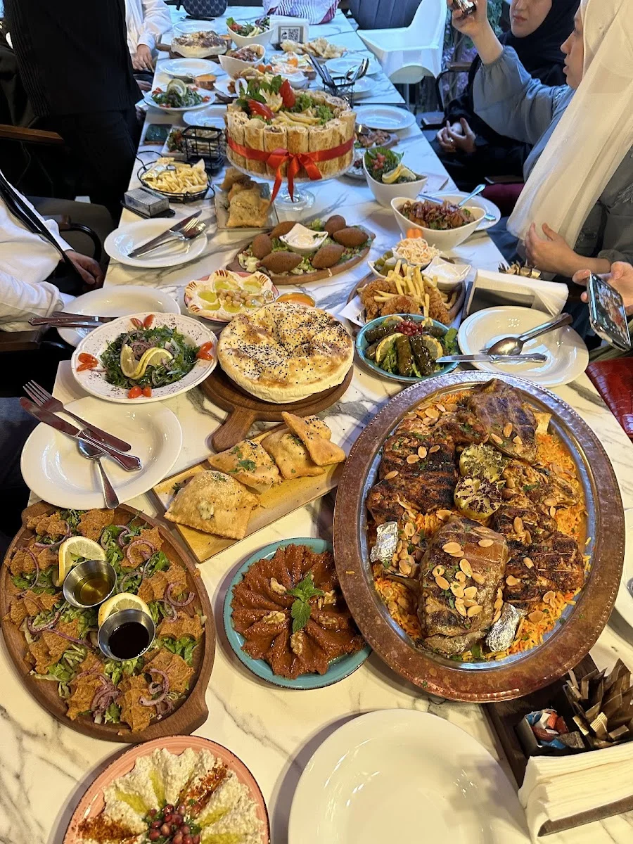 Emessa Cafe & Restaurant – Essen und Trinken in Köln, Nordrhein-Westfalen