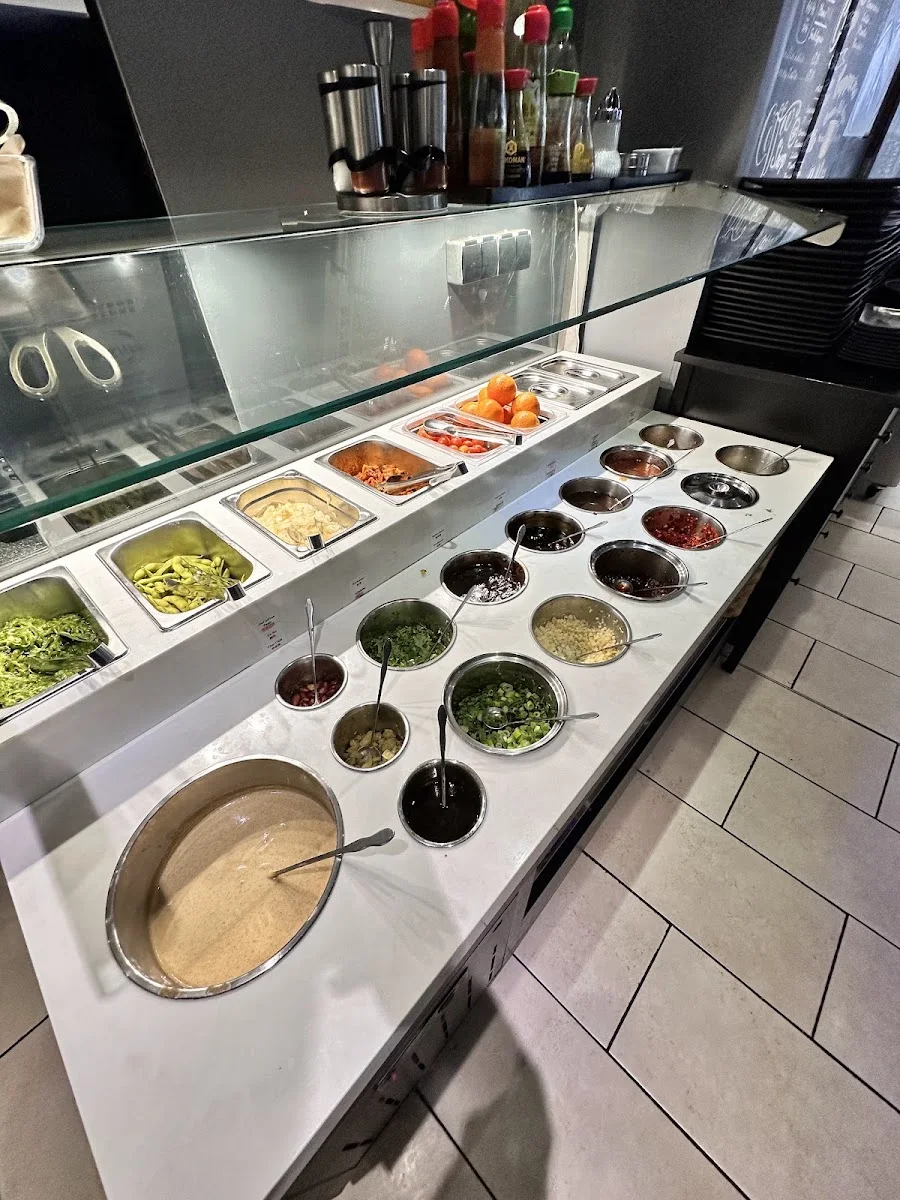 Hot One 壹号部落 – Salatbar in Düsseldorf, Nordrhein-Westfalen