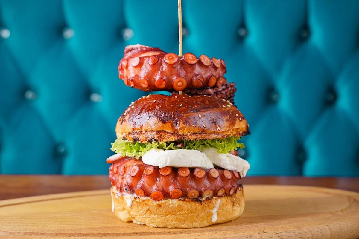 Burger Turm – Essen und Trinken in Berlin