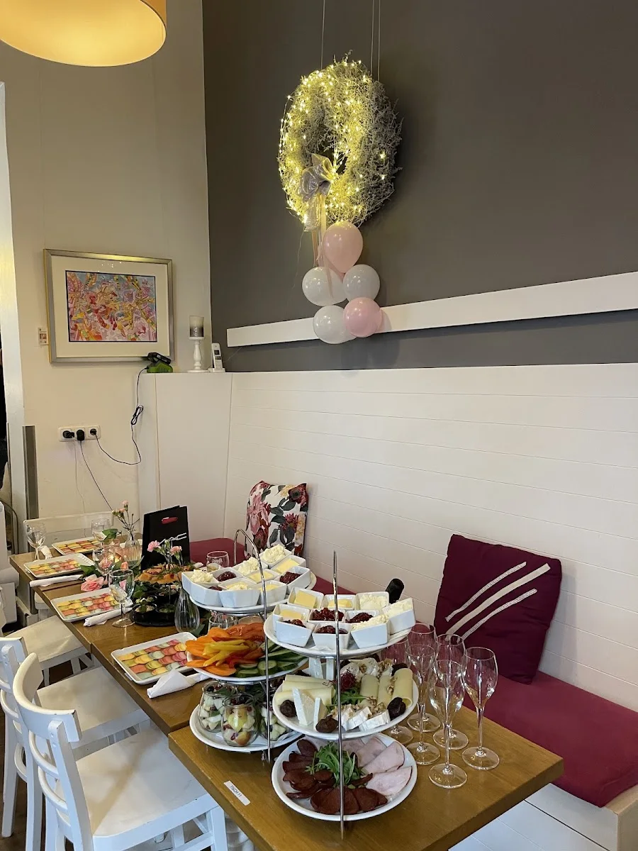 Roseli Café & Bar – Essen und Trinken in Frankfurt am Main, Hessen