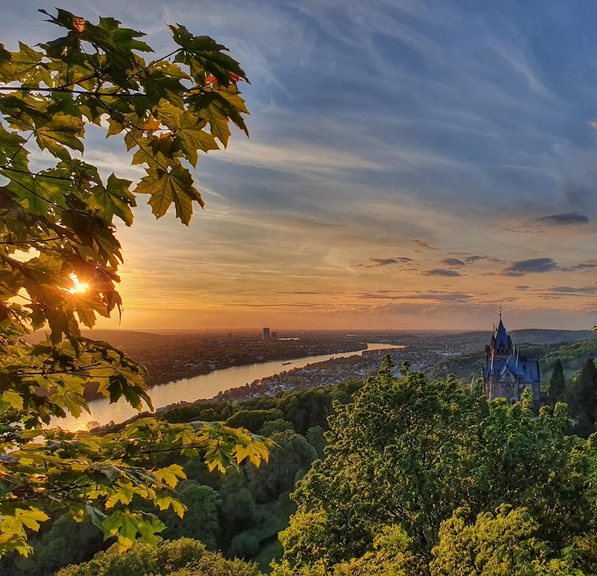 Schloss Drachenburg – Aussichtsplattform Drachenfels in Königswinter, Nordrhein-Westfalen