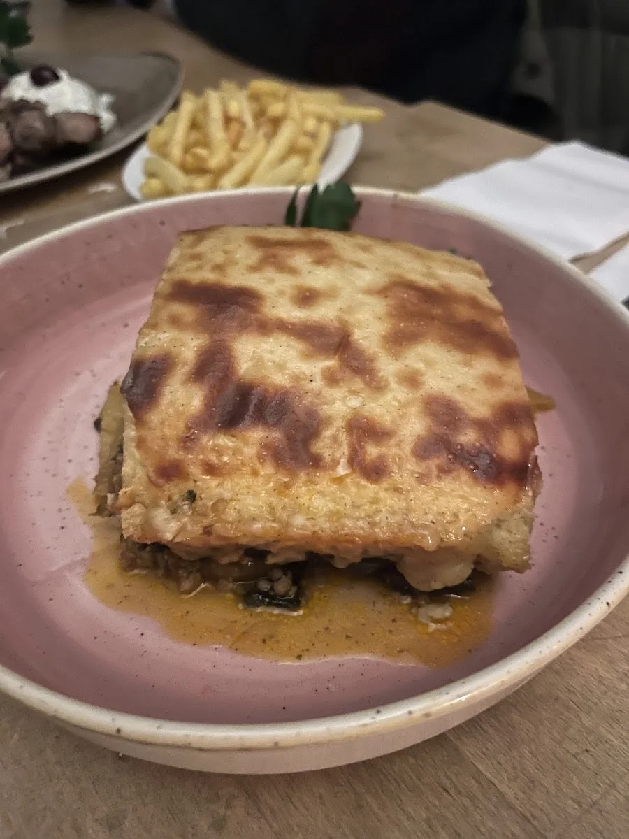 Taverna Paros – Moussaka in München, Bayern