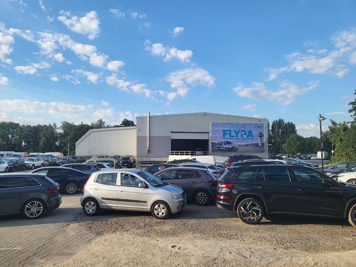FLYPA - Parken Flughafen Düsseldorf – Parkhaus in Düsseldorf, Nordrhein-Westfalen