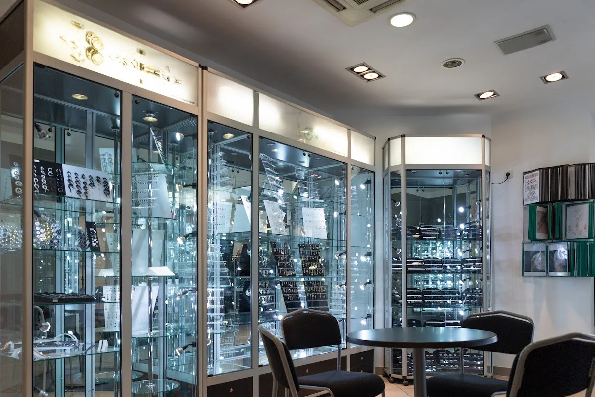 PIERCINGLINE Schmuck&Piercings – Innenansichten in Berlin