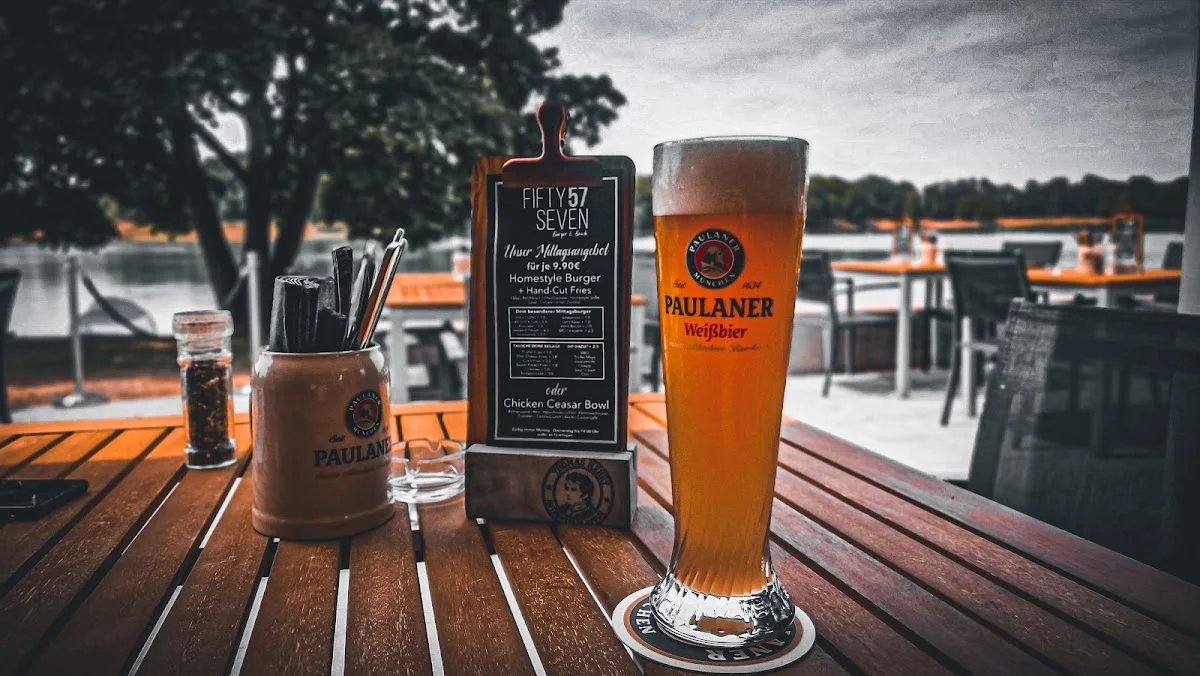 Erholungsgebiet Karlsfelder See – Bier in Karlsfeld, Bayern