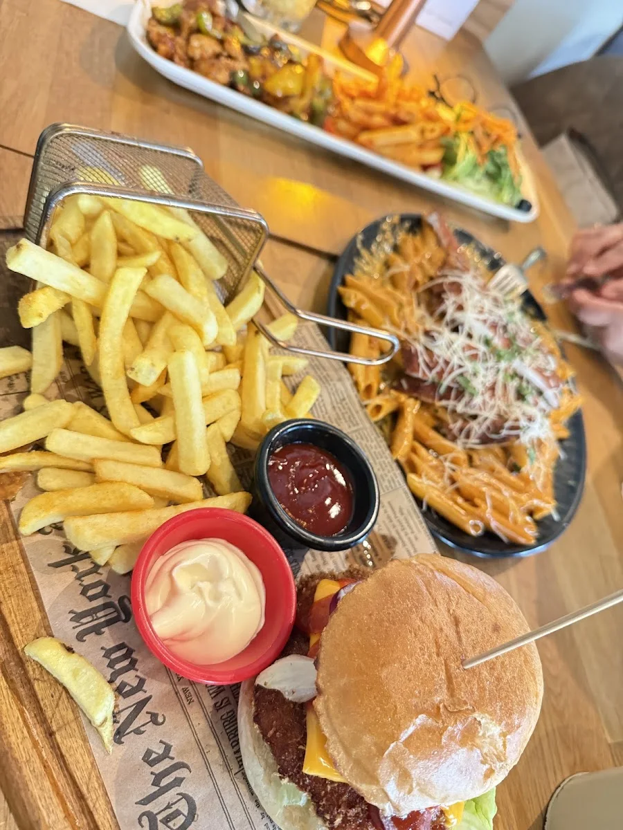 Chicken Club Halal Restaurant – Essen und Trinken in Berlin