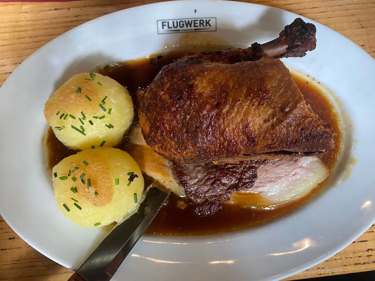 Flugwerk – Essen und Trinken in Feldkirchen, Bayern