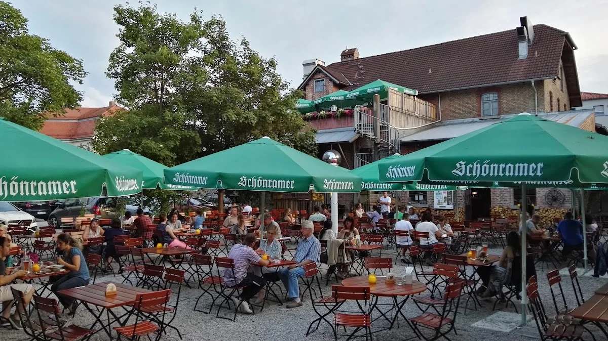 Flugwerk – Atmosphäre in Feldkirchen, Bayern