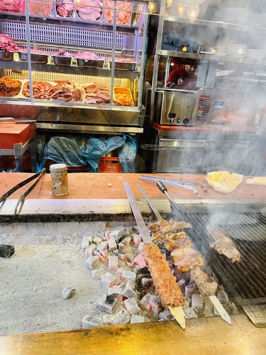 Öz Adana Grillhaus | traditional turkish restaurant – Atmosphäre in Berlin