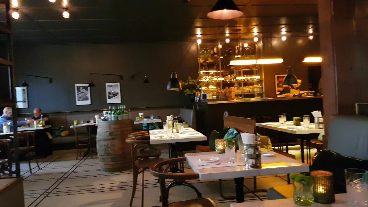 Brasserie Colette Tim Raue – Atmosphäre in Berlin
