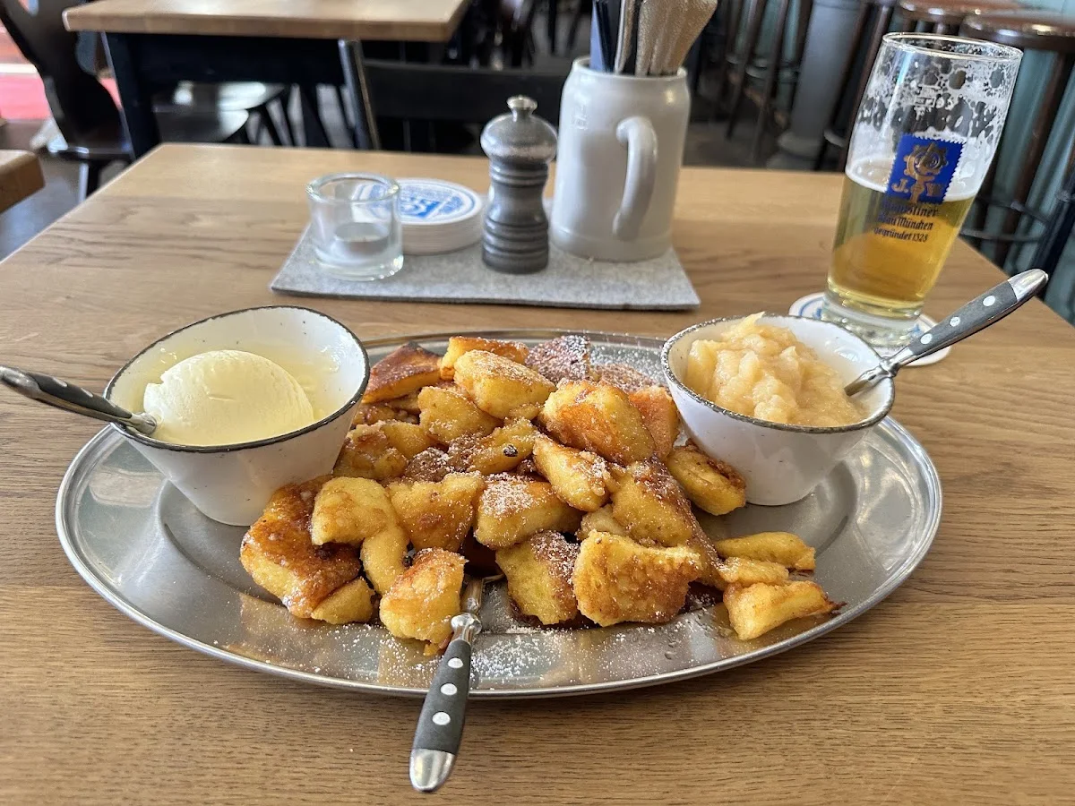 Gaststätte Burg Pappenheim – Essen und Trinken in München, Bayern