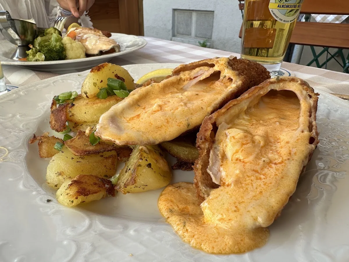 Gaststätte Burg Pappenheim – Schnitzel Cordon bleu in München, Bayern