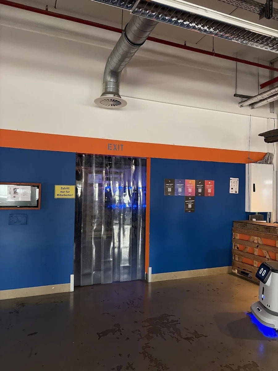 Laserstar® Berlin Lasertag, Schwarzlicht Minigolf, Escape Rooms & Arcade Games – Bistro in Berlin