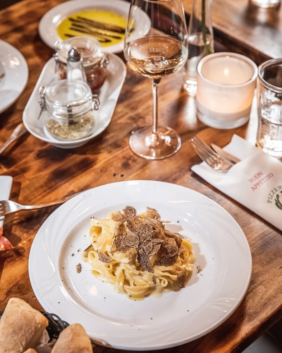 Pizzeria Mille Lire – Essen und Trinken in Frankfurt am Main, Hessen
