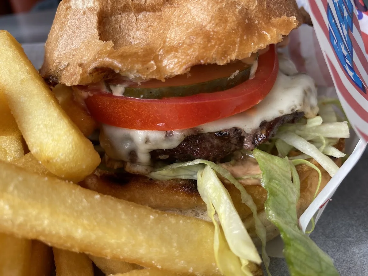 Dieter Sanchez - Home of Philly Cheesesteak - TANKBIER I BURGER I PULLED PORK – Essen und Trinken in Hamburg