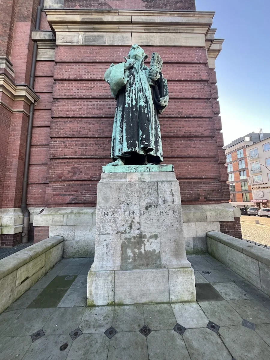 Hauptkirche St. Michaelis – Martin-Luther-Statue in Hamburg