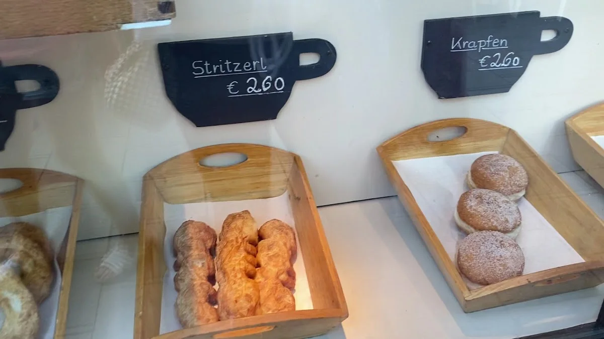 Schmalznudel - Cafe Frischhut – Café in München, Bayern