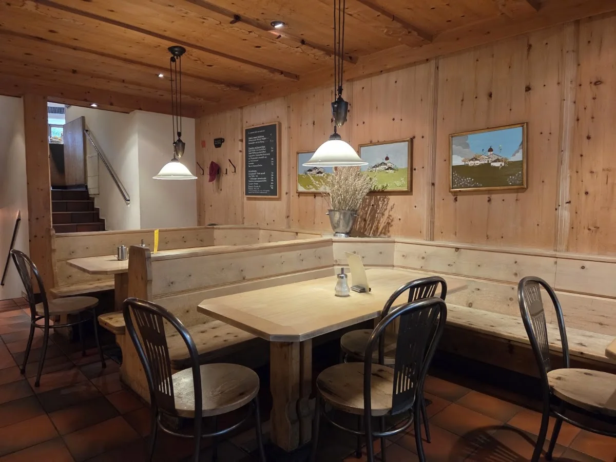 Schmalznudel - Cafe Frischhut – Atmosphäre in München, Bayern