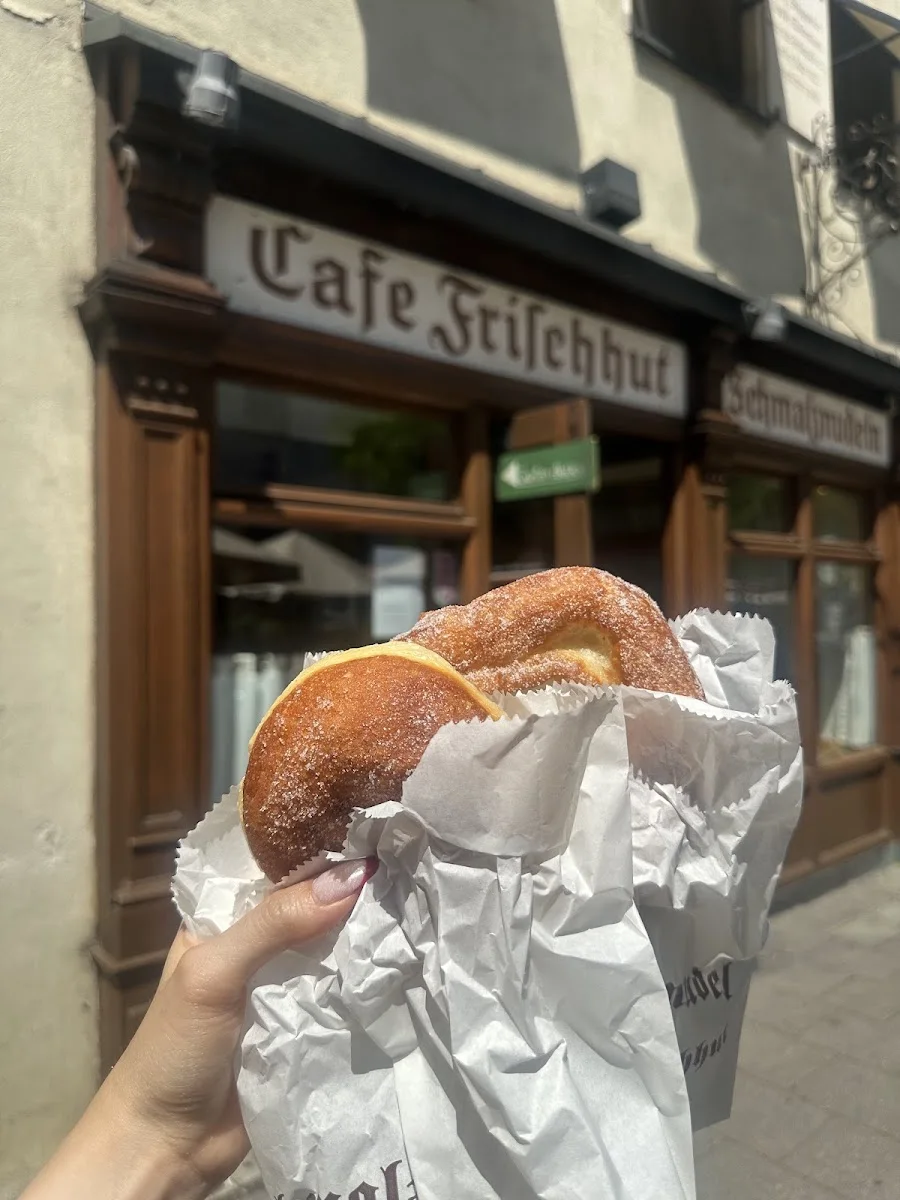 Schmalznudel - Cafe Frischhut – Malasada in München, Bayern