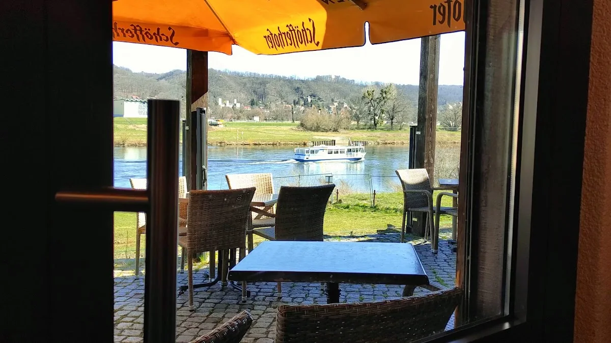 „Feuchte Kurve“ Schankwirtschaft zur Elbterrasse Laubegast – Restaurant in Dresden, Sachsen