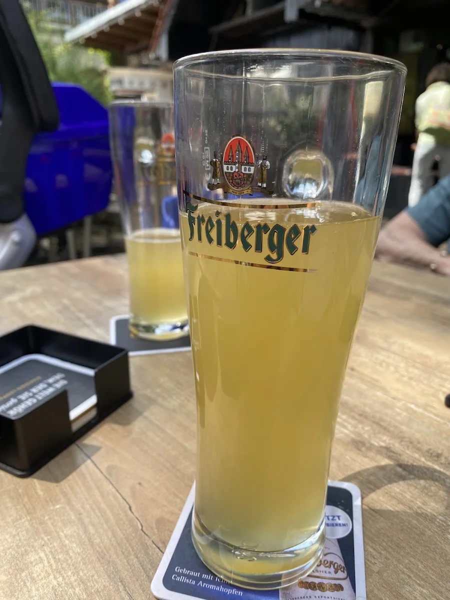 „Feuchte Kurve“ Schankwirtschaft zur Elbterrasse Laubegast – Bier in Dresden, Sachsen