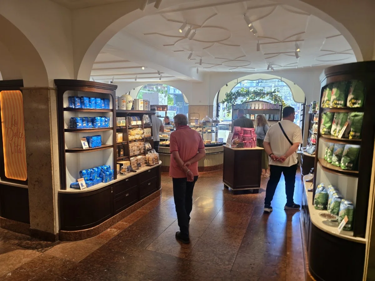 Dallmayr Delikatessenhaus – Café in München, Bayern