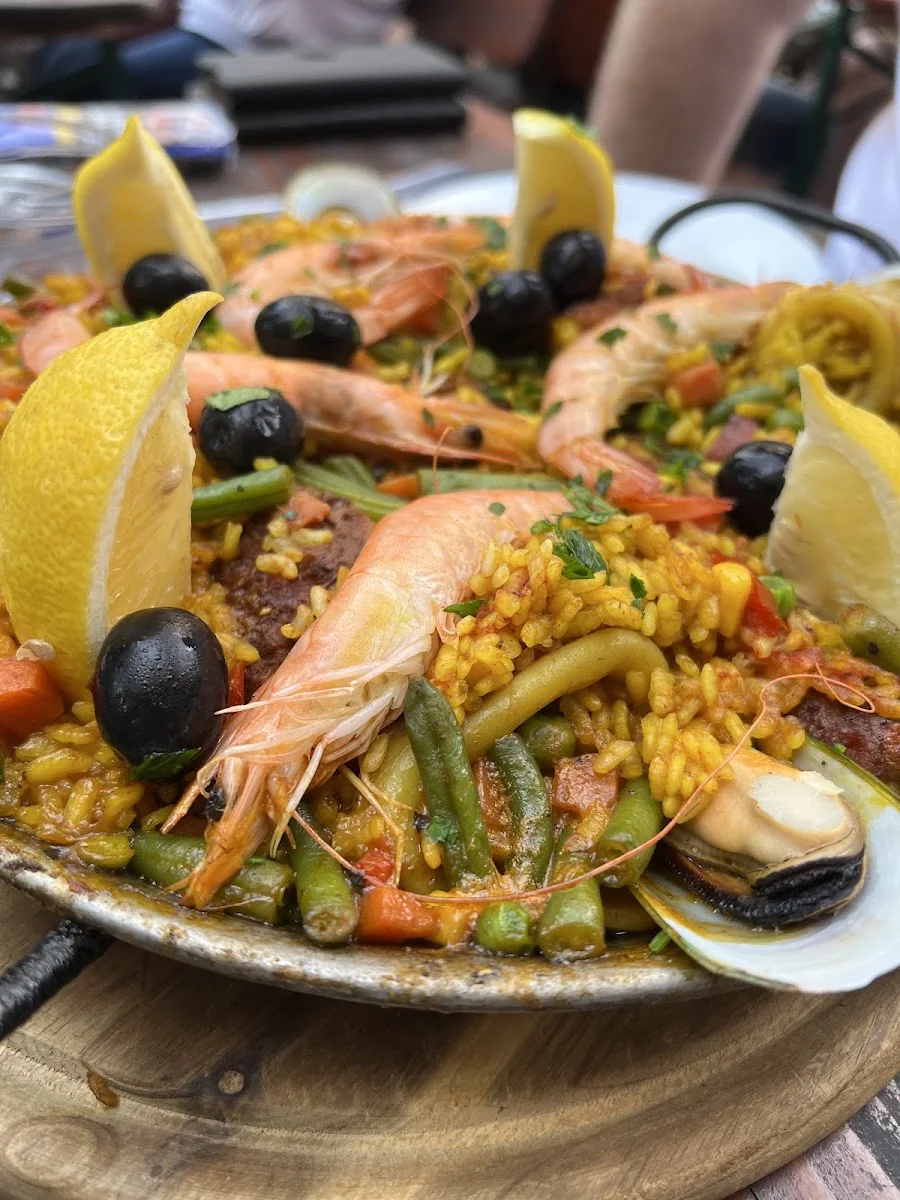 Weisse Lilie – Paella in Frankfurt am Main, Hessen