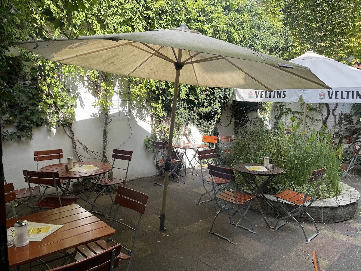 Lizbät – Atmosphäre in Köln, Nordrhein-Westfalen