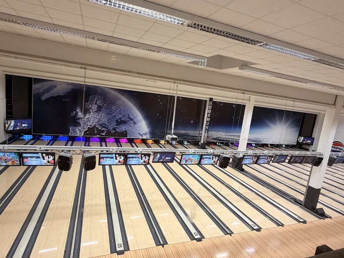 Max Munich Bowling – Biergarten in Brunnthal, Bayern