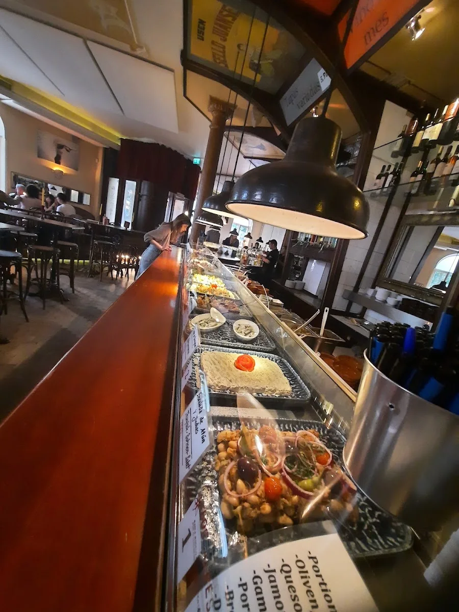 Teatro Bar Tapas – Salatbar in München, Bayern