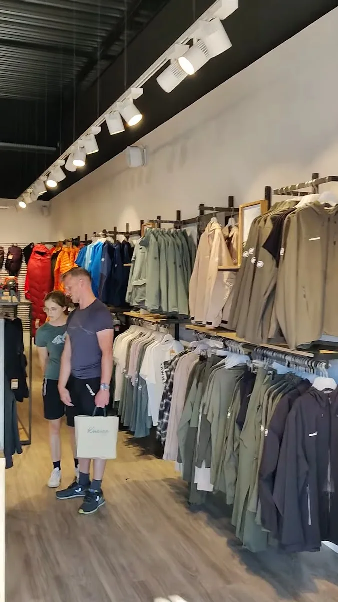 BERNAU OUTLETS – Bekleidungsgeschäft in Bernau am Chiemsee, Bayern