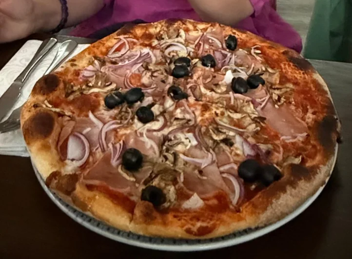 Drei Meter über dem Main – Pizza in Hattersheim, Hessen