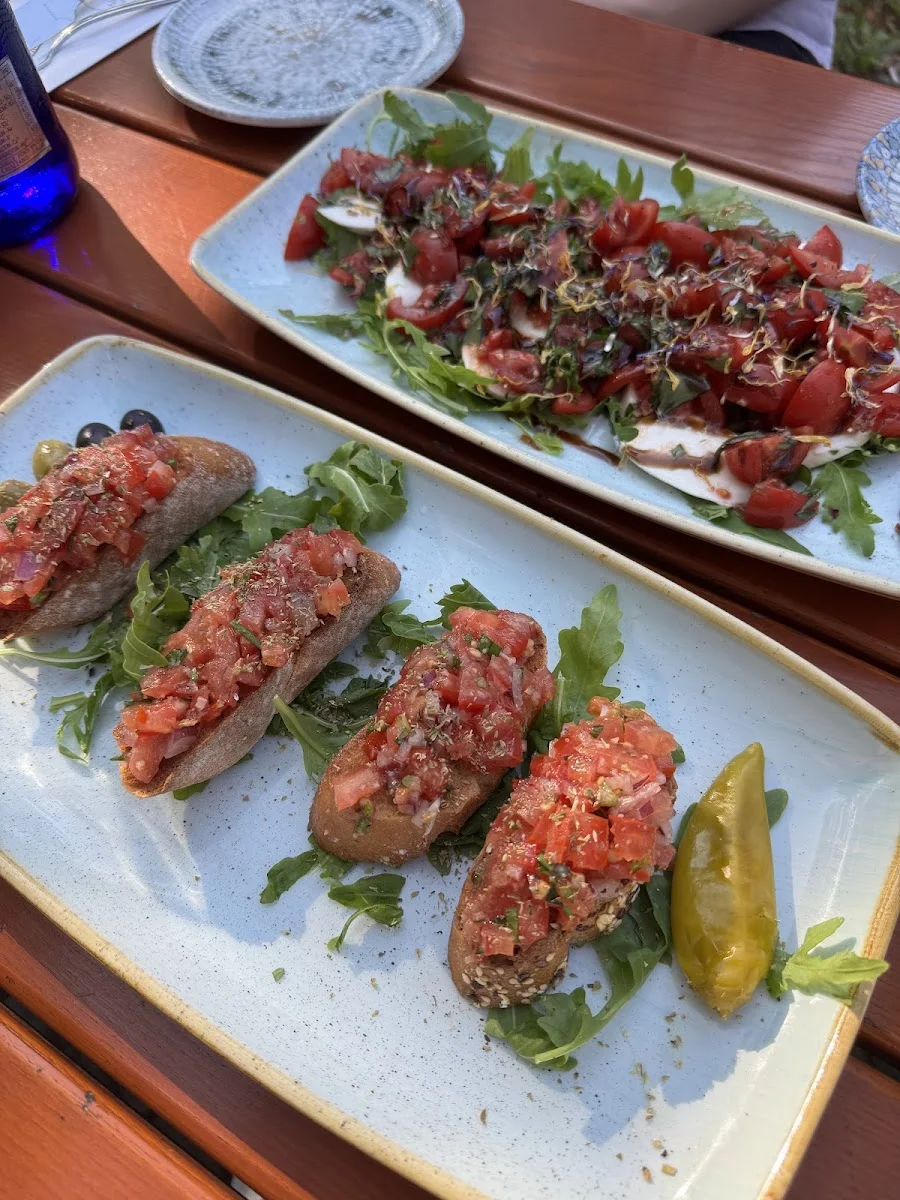 Drei Meter über dem Main – Bruschetta in Hattersheim, Hessen