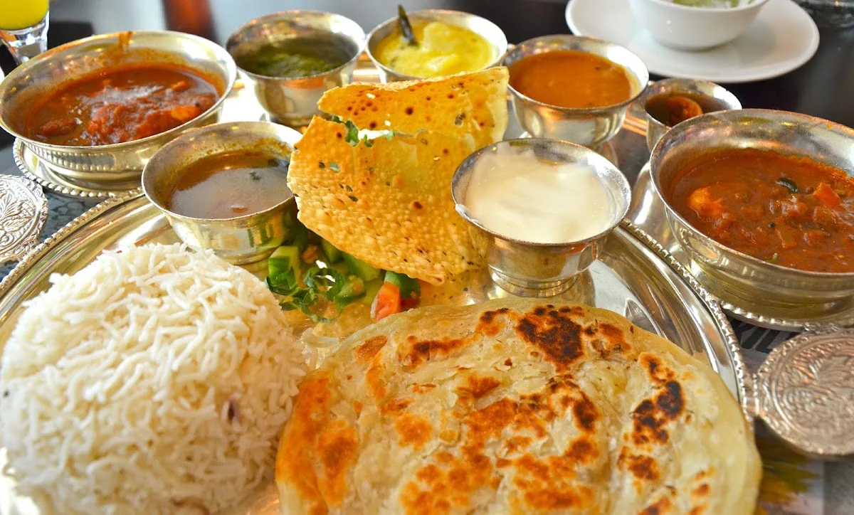 Holi – Essen und Trinken in Köln, Nordrhein-Westfalen