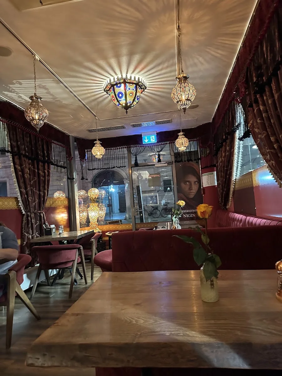NIGIN Afghanisches Restaurant – Atmosphäre in München, Bayern