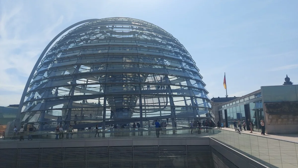 Regional Tours - Start Tour Regierungsviertel Reichstag – Außenbereich in Berlin