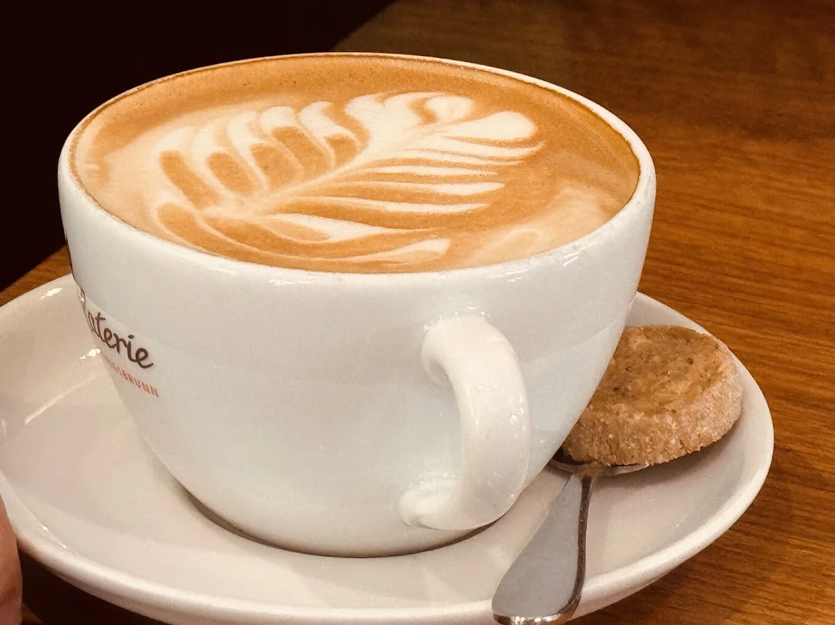 Chocolaterie Café Müller – Cappuccino in Königsbrunn, Bayern