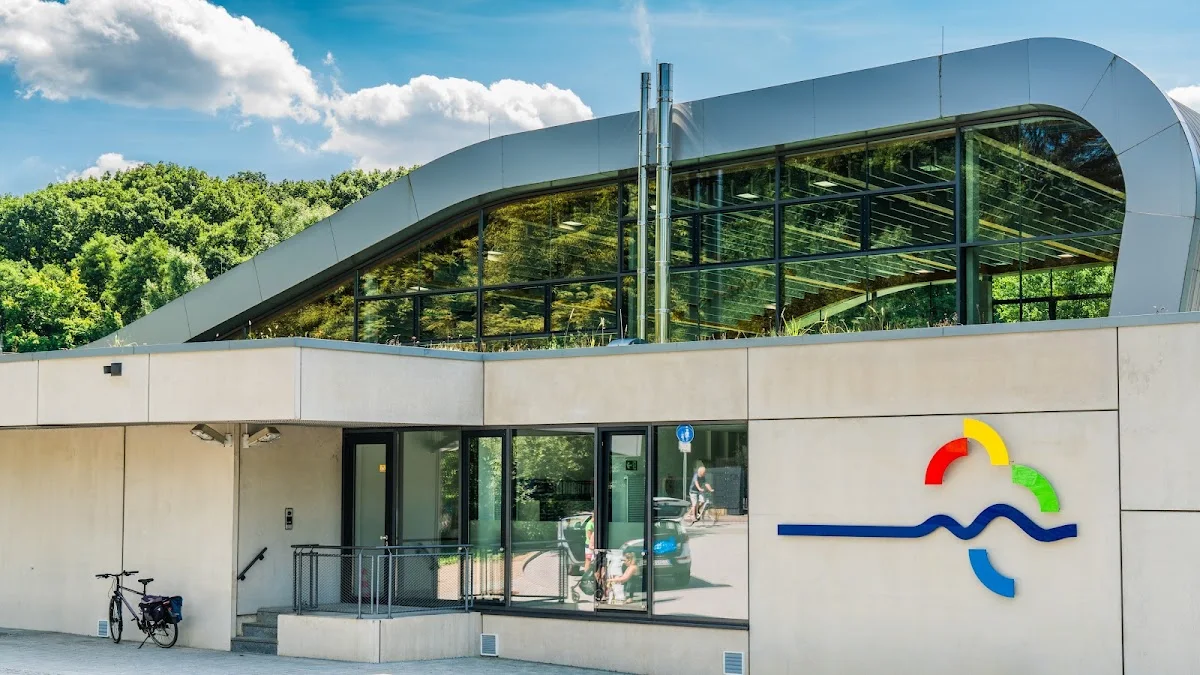Hallen- und Freibad Wiembachtal - Das Freibad öffnet täglich von 8 - 18 Uhr – Vom Inhaber in Leverkusen, Nordrhein-Westfalen