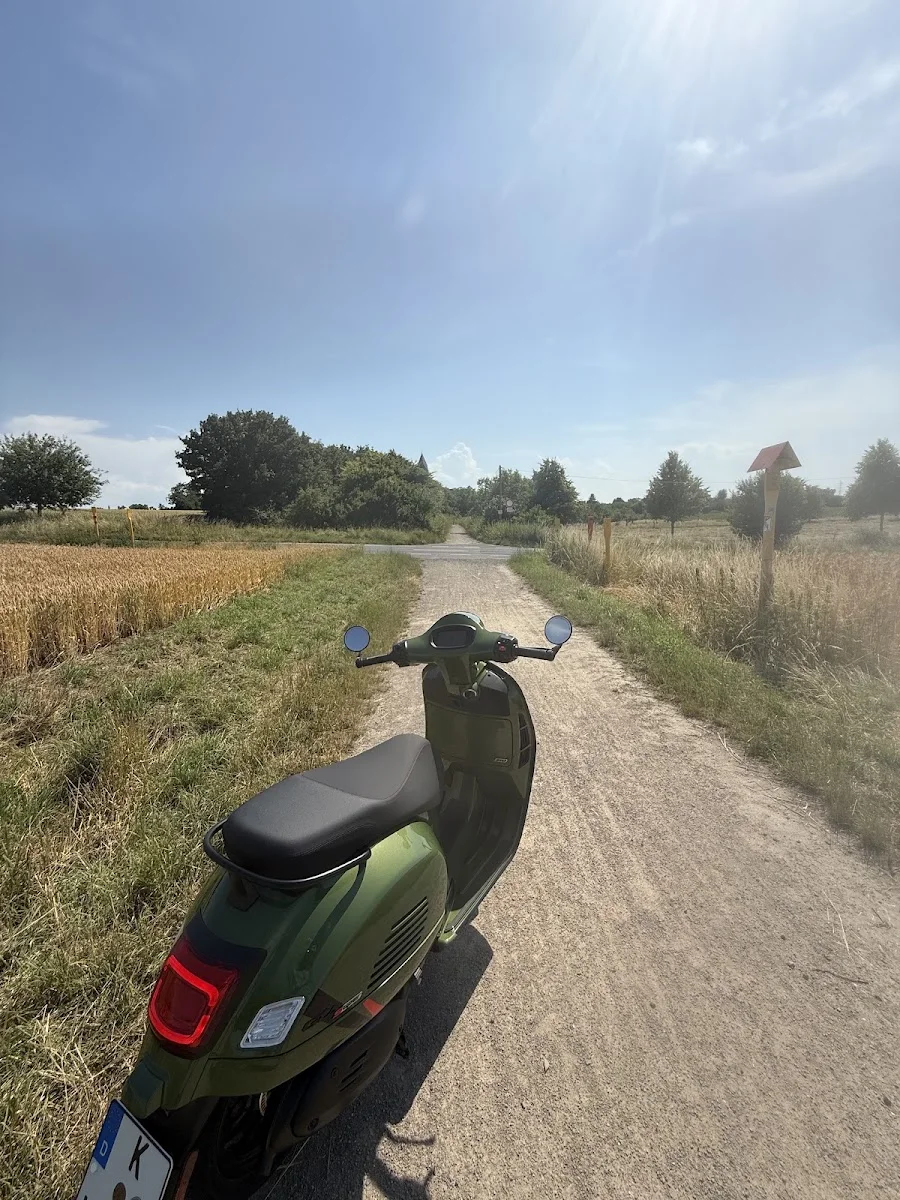 Scooterland-Leverkusen - Vespa - Piaggio - Aprilia - Roller - Motorrad - Quad – Besucherfoto von Stephan Woelpper in Leverkusen, Nordrhein-Westfalen