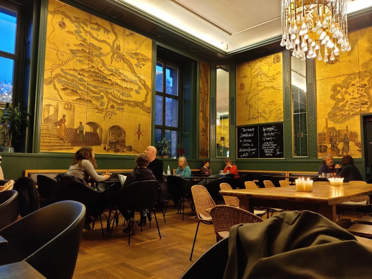 Haus der Kunst – Die Goldene Bar in München, Bayern