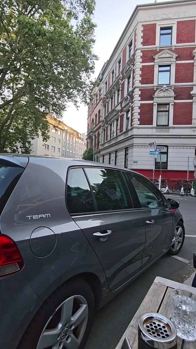 Die Kurve – Restaurant mit Essen zum Mitnehmen in Düsseldorf, Nordrhein-Westfalen