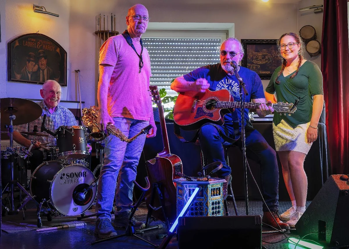 Dschungel-Club Moers – Besucherfoto: Heribert Adams in Moers, Nordrhein-Westfalen