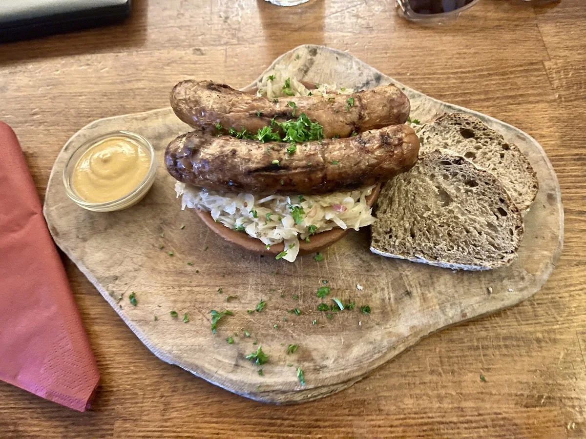 Das Lemke - Biergarten, Brauerei, deutsche Küche – Bratwurst in Berlin