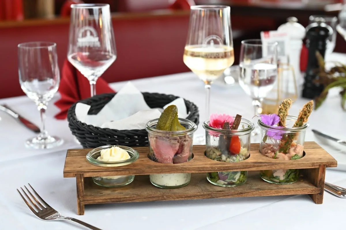 Das Feuerschiff LV 13 – Essen und Trinken in Hamburg
